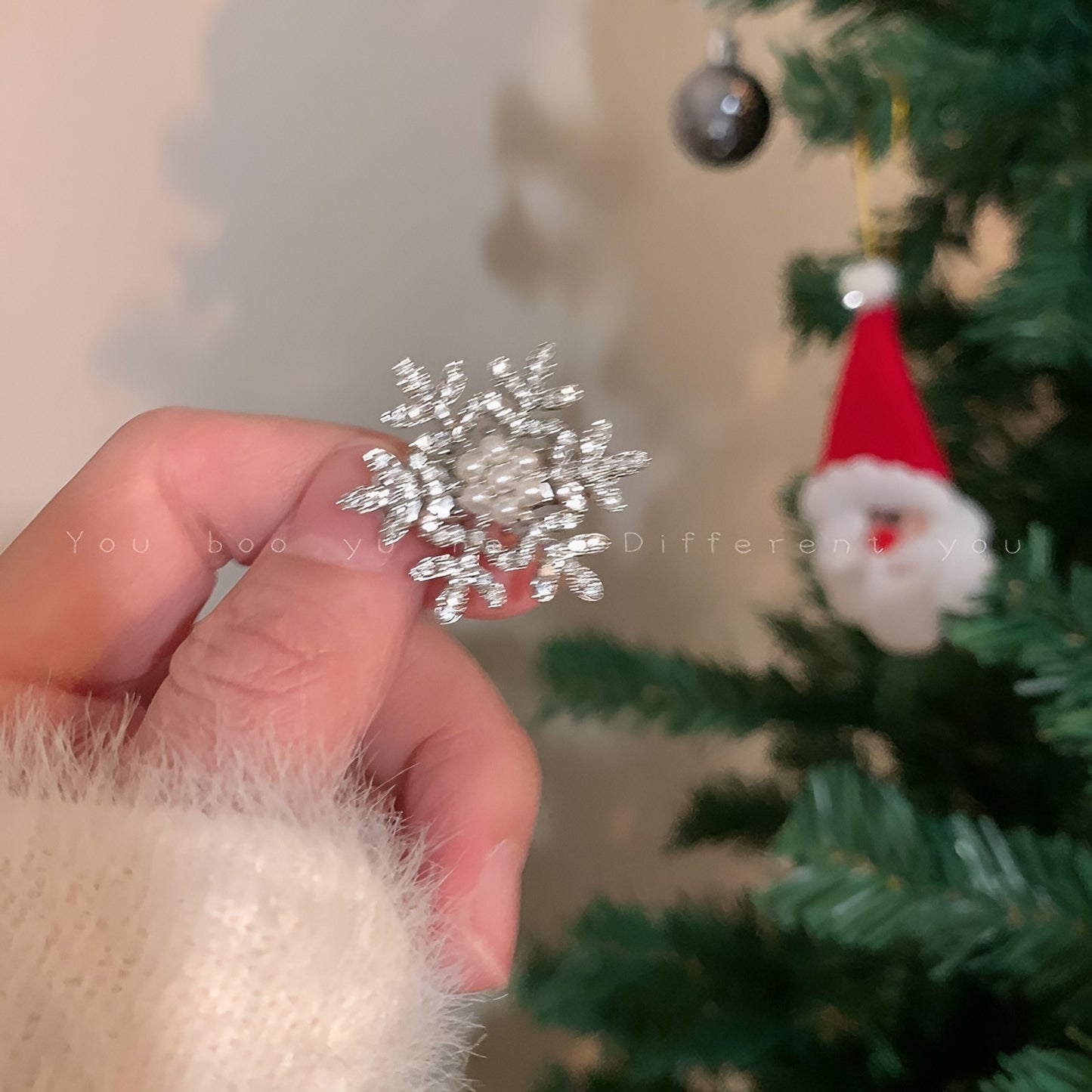Crystal Snowflake Pearl Hair Clip – Elegant Women’s Hair Accessory