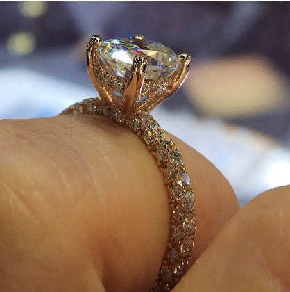 Glam Crystal Ring – Sparkling Women’s Fashion Ring
