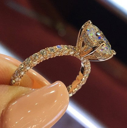 Glam Crystal Ring – Sparkling Women’s Fashion Ring