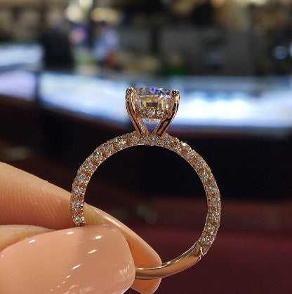 Glam Crystal Ring – Sparkling Women’s Fashion Ring