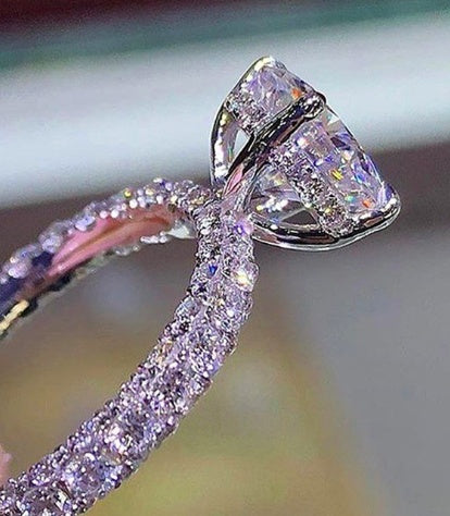 Glam Crystal Ring – Sparkling Women’s Fashion Ring