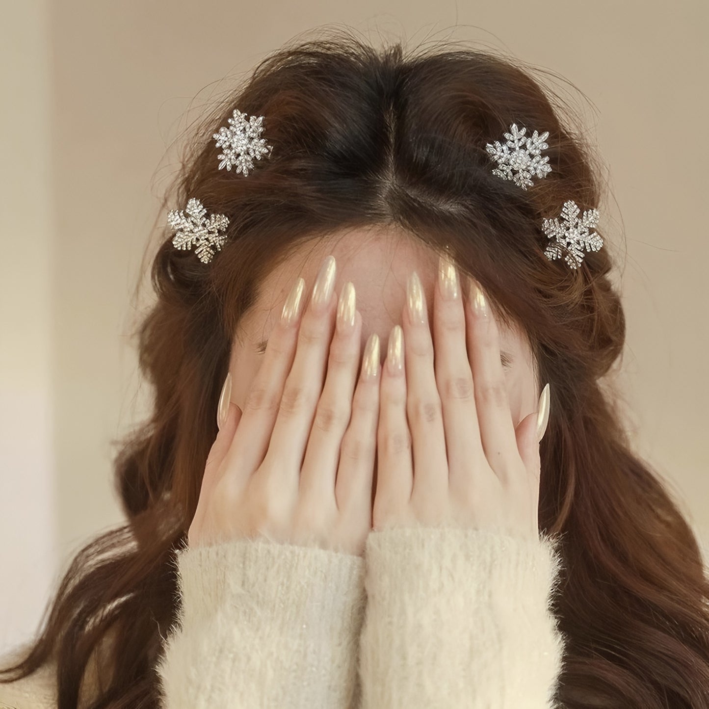 Crystal Snowflake Pearl Hair Clip – Elegant Women’s Hair Accessory